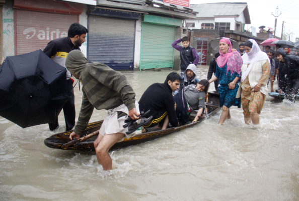 2peoplekilledinfloodsinjammuandkashmir